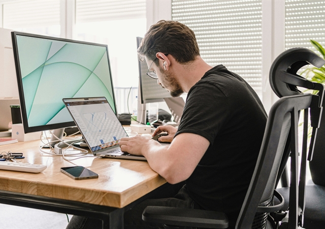 Can Employers Restrict Employees’ Second Jobs? What Employers Can and Cannot Do